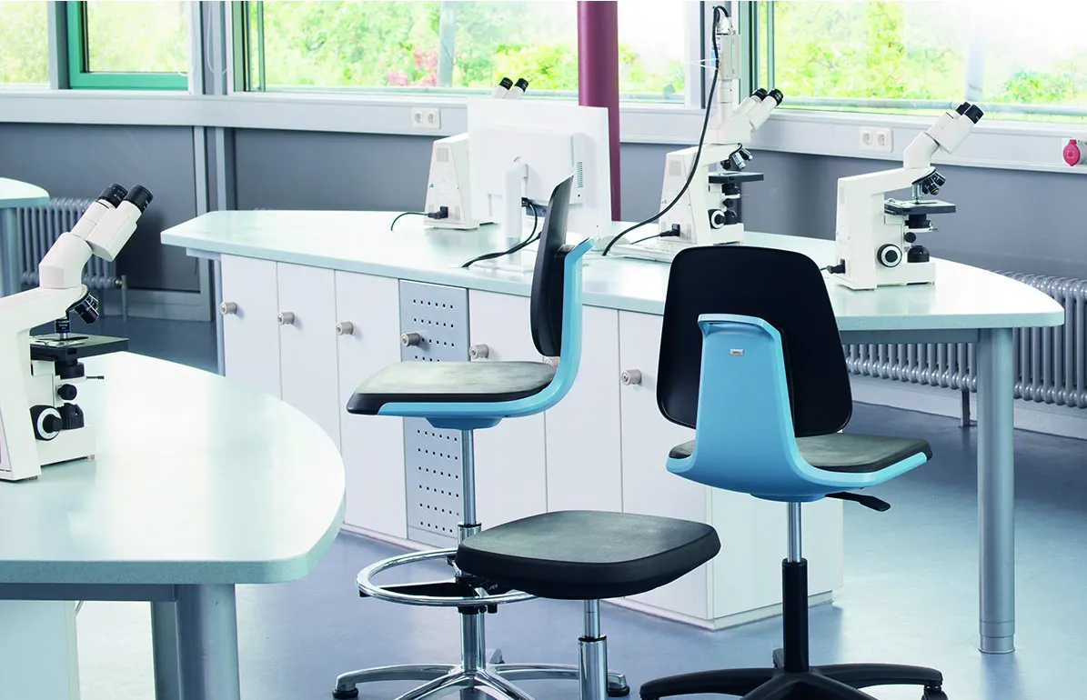 Laboratory with curved benches
